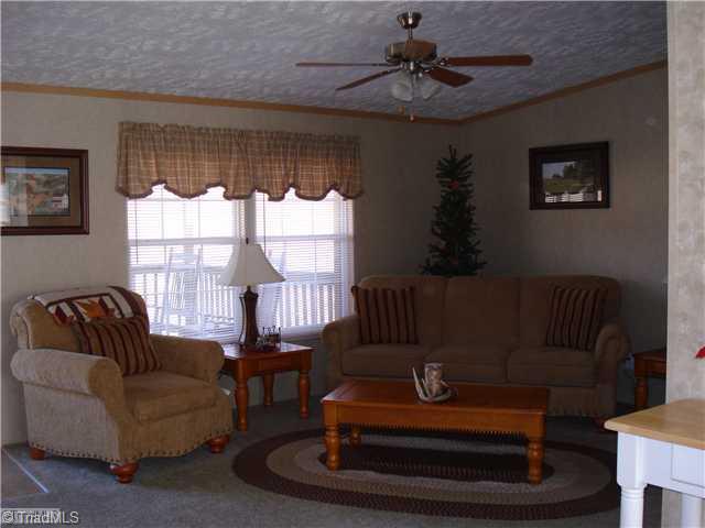 487 Tripp Road Lexington, NC 27292 - Photo 3 of 16 Living Room.