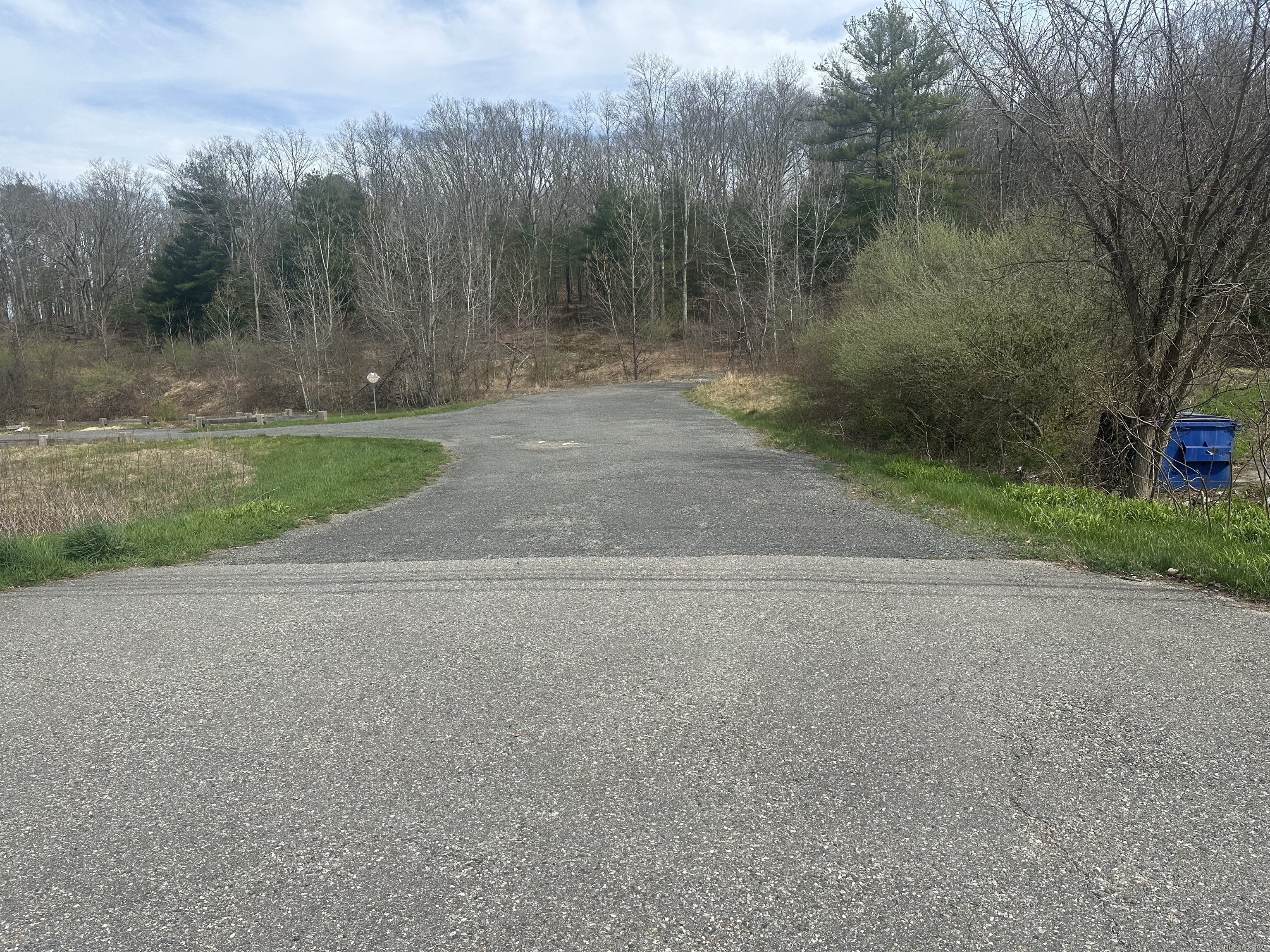 117 Riverside Drive Thompson, CT 06277 - Photo 3 of 4