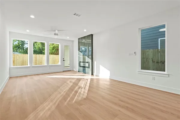 $2,300 | 2521 Bethurum Avenue, Dallas, TX 75215