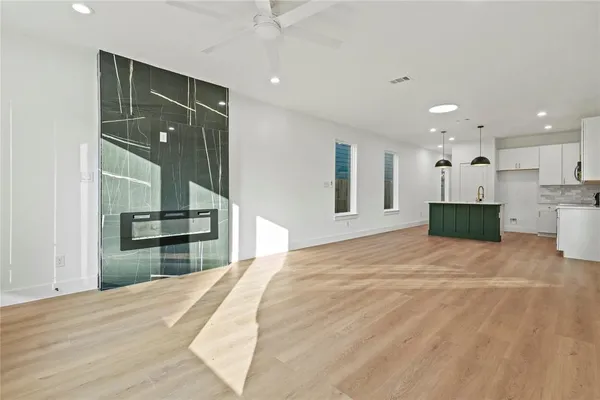 $2,300 | 2521 Bethurum Avenue, Dallas, TX 75215