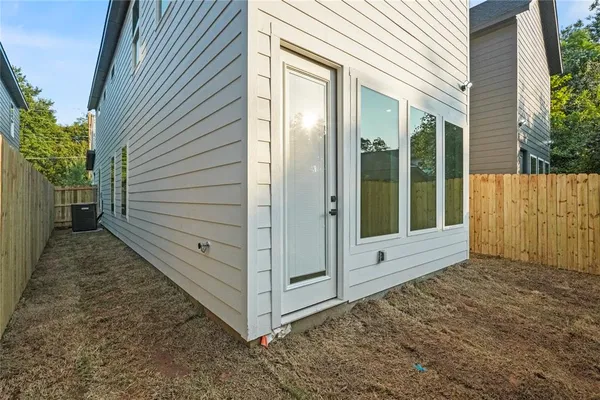$2,300 | 2521 Bethurum Avenue, Dallas, TX 75215