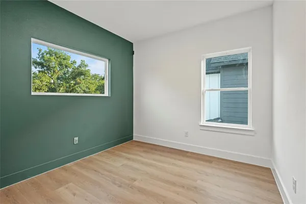 $2,300 | 2521 Bethurum Avenue, Dallas, TX 75215