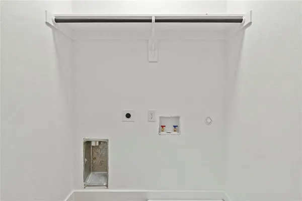 $2,300 | 2521 Bethurum Avenue, Dallas, TX 75215