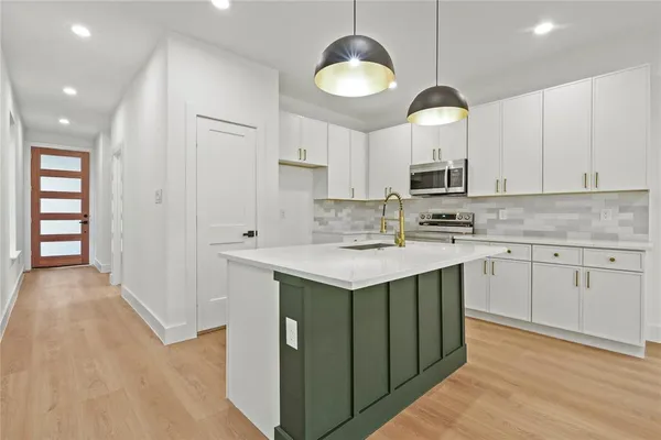 $2,300 | 2521 Bethurum Avenue, Dallas, TX 75215
