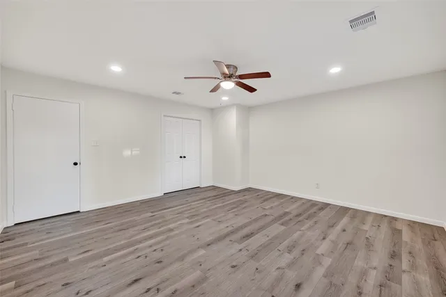 a view of an empty room with a ceiling fan