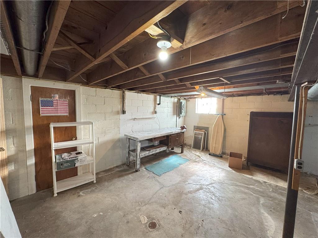 488 Meadow Road Irwin, PA 15642 - Photo 19 of 23 a view of a garage room