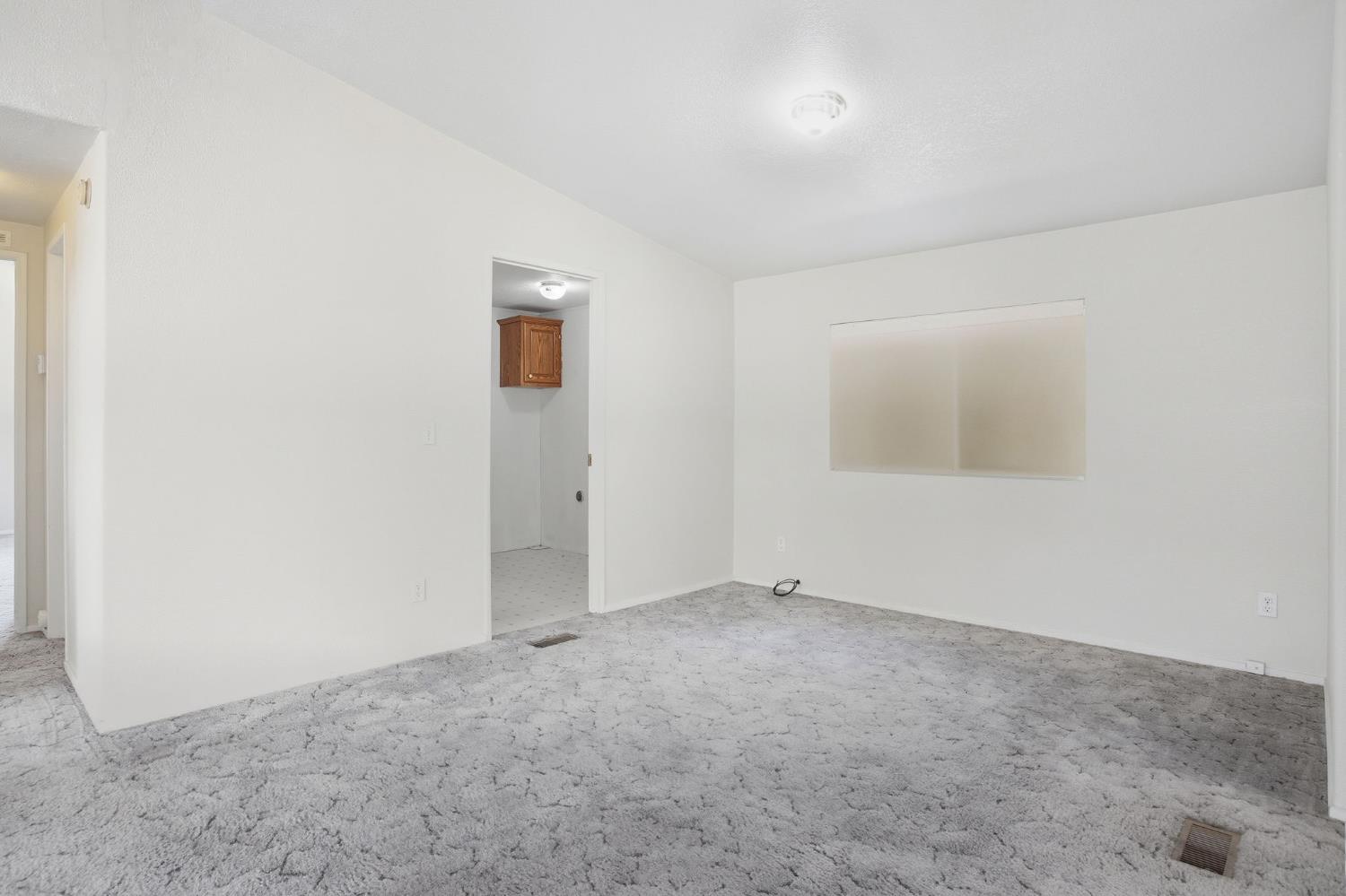 700 2nd Street, Unit 40 Galt, CA 95632 - Photo 21 of 35 an empty room with a empty space
