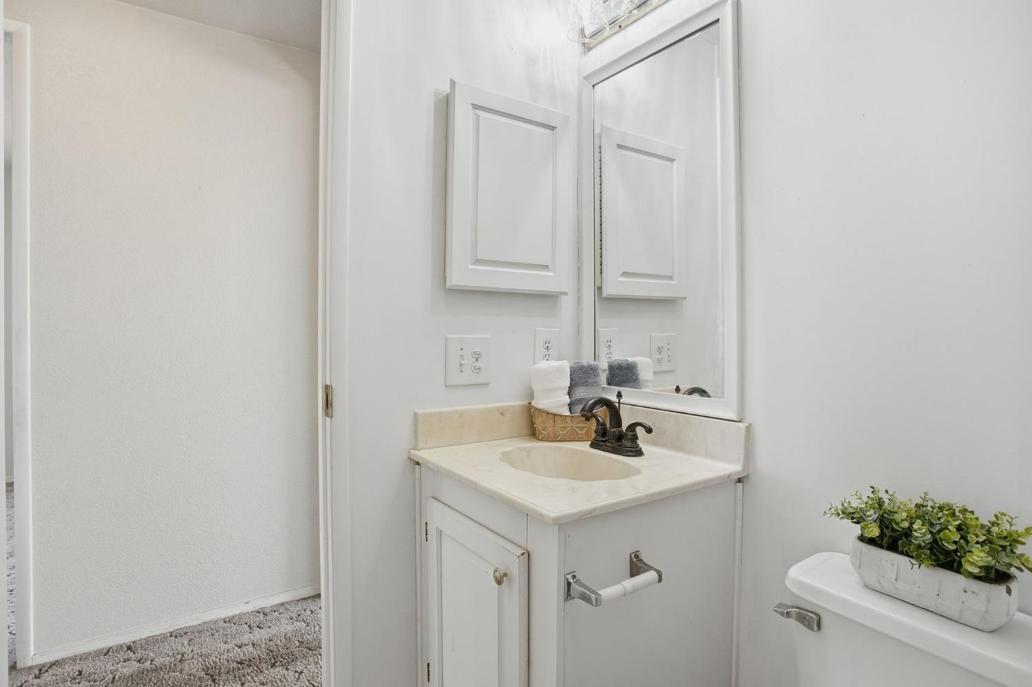 700 2nd Street, Unit 40 Galt, CA 95632 - Photo 28 of 35 a bathroom with a sink a mirror and a shower
