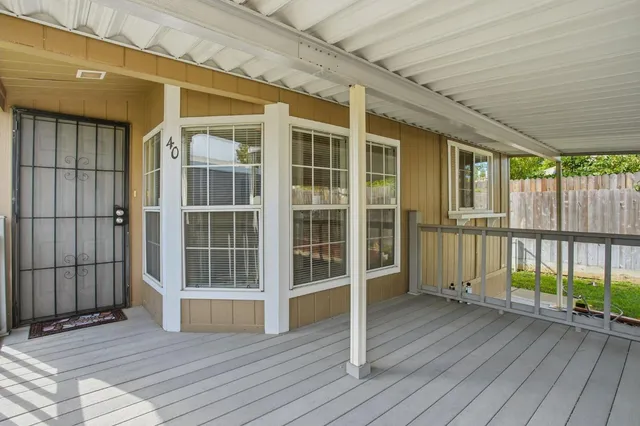 a view of entrance with a balcony