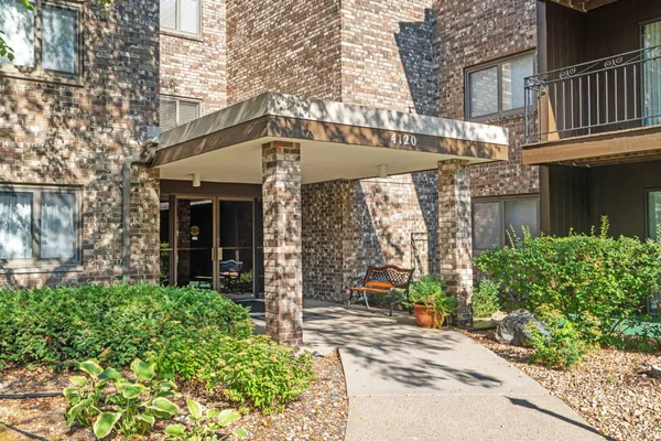 $95,000 | 4120 Parklawn Avenue, Unit 220, Edina, MN 55435