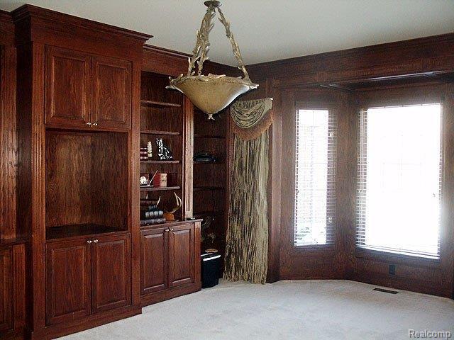 5595 Kirkridge Trail Rochester, MI 48306 - Photo 3 of 24 Library/Den