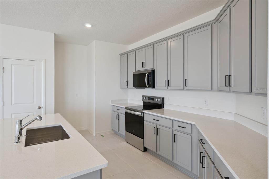 338 Ridgemark Avenue Groveland, FL 34736 - Photo 8 of 31