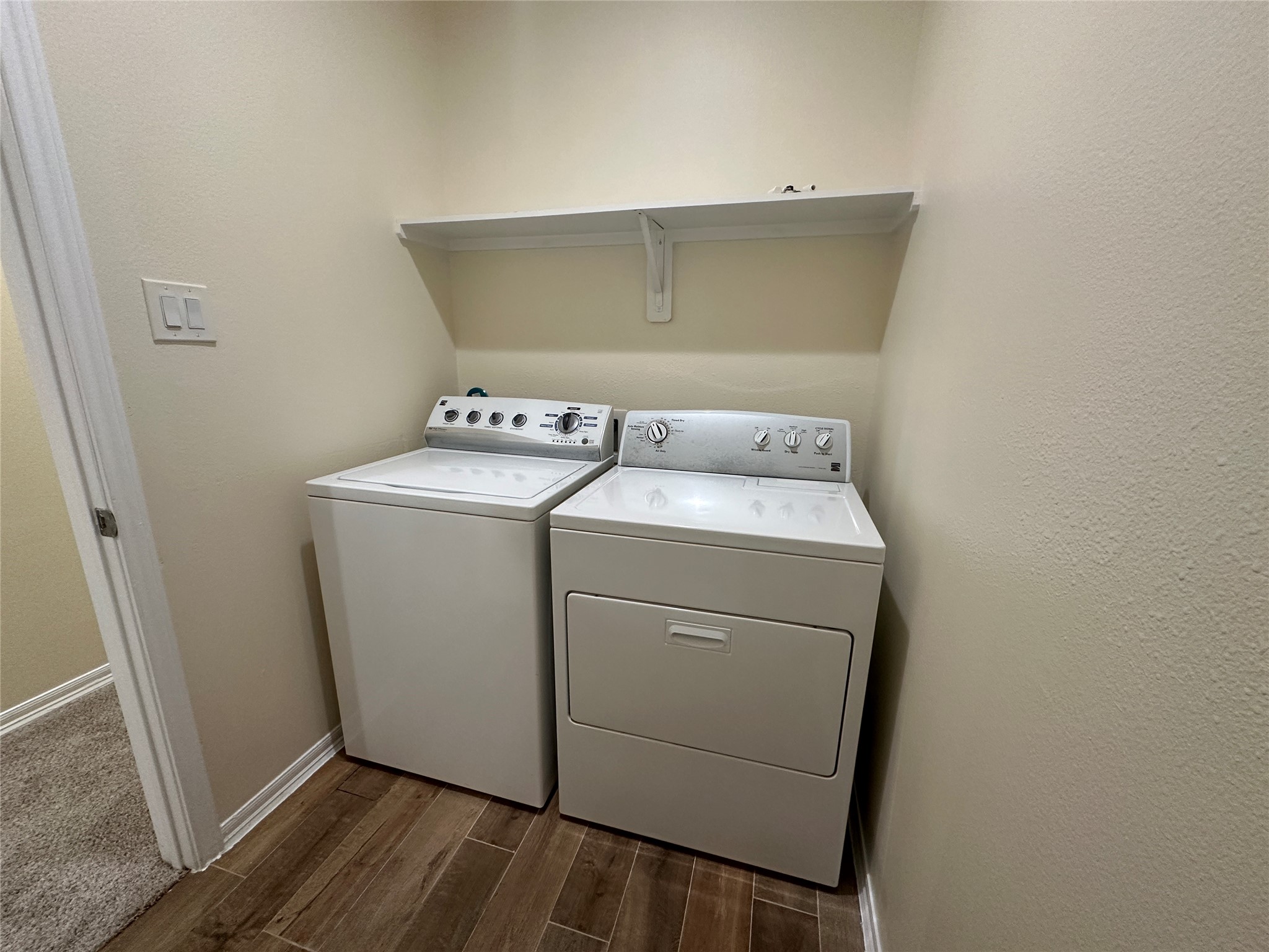 2015 Harlem Street Houston, TX 77020 - Photo 14 of 18 a utility room with dryer and washer