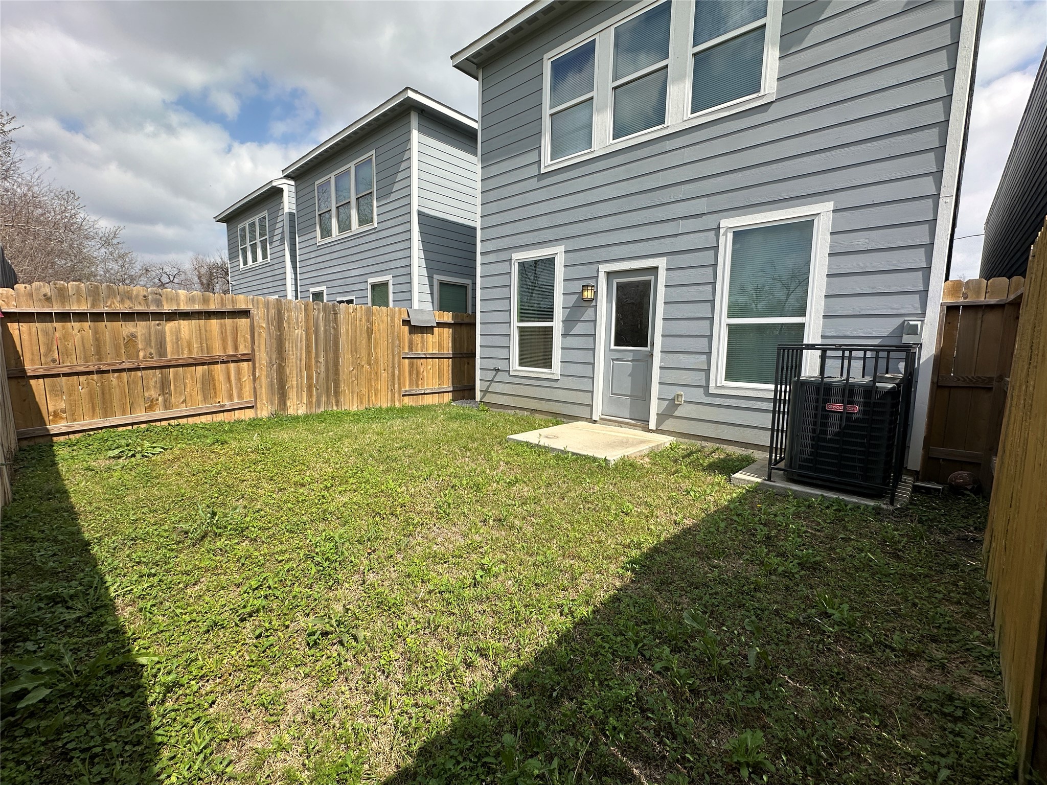2015 Harlem Street Houston, TX 77020 - Photo 18 of 18 a view of a house with backyard and porch