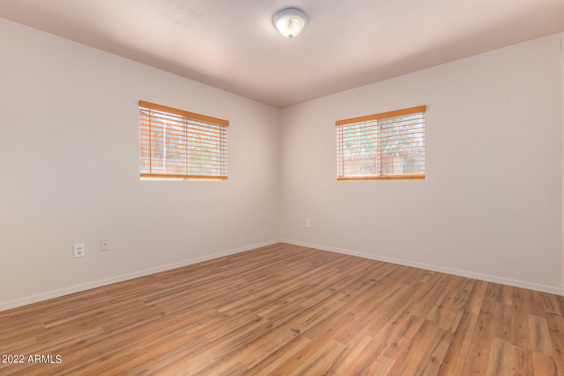 3129 West Monte Vista Road Phoenix, AZ 85009 - Photo 14 of 23 15