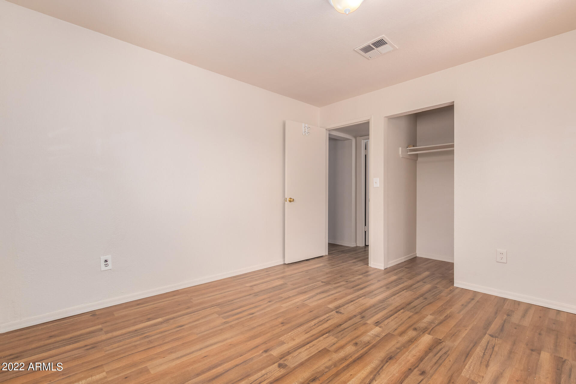 3129 West Monte Vista Road Phoenix, AZ 85009 - Photo 15 of 23 16