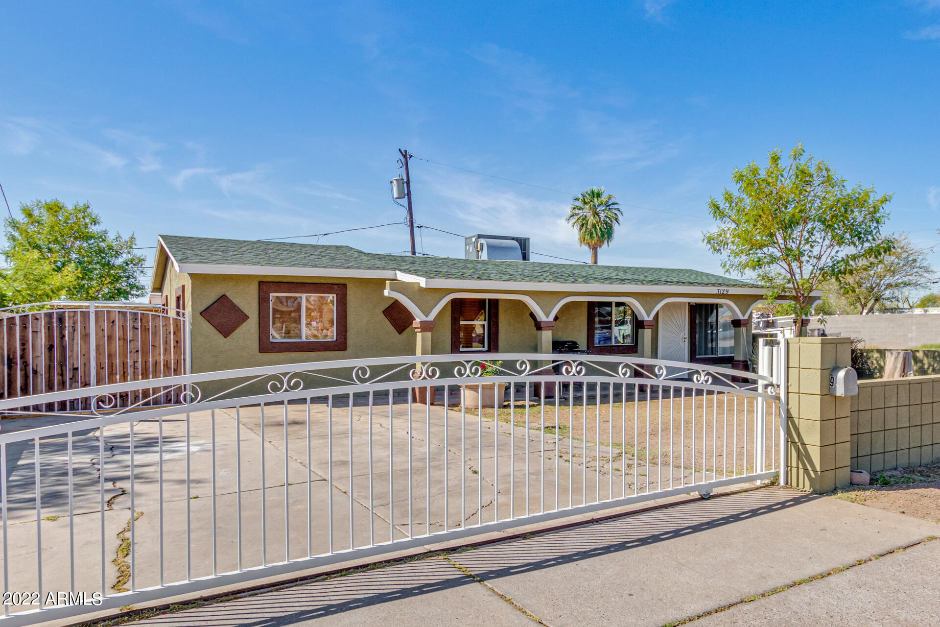 3129 West Monte Vista Road Phoenix, AZ 85009 - Photo 2 of 23 2