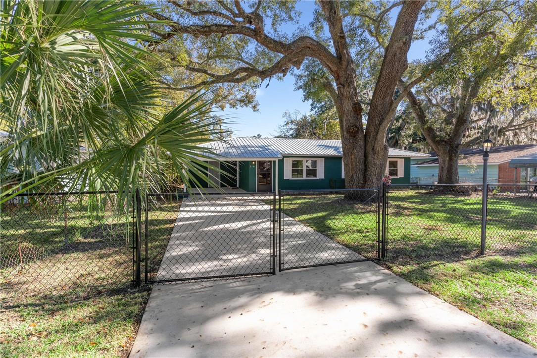 716 Gordon Street Brunswick, GA 31520 - Photo 2 of 17