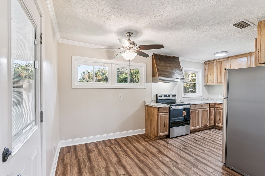 716 Gordon Street Brunswick, GA 31520 - Photo 7 of 17