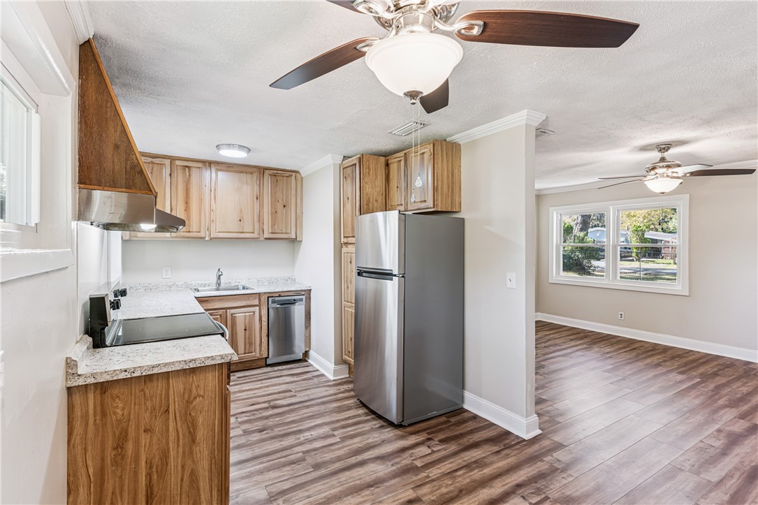 716 Gordon Street Brunswick, GA 31520 - Photo 8 of 17