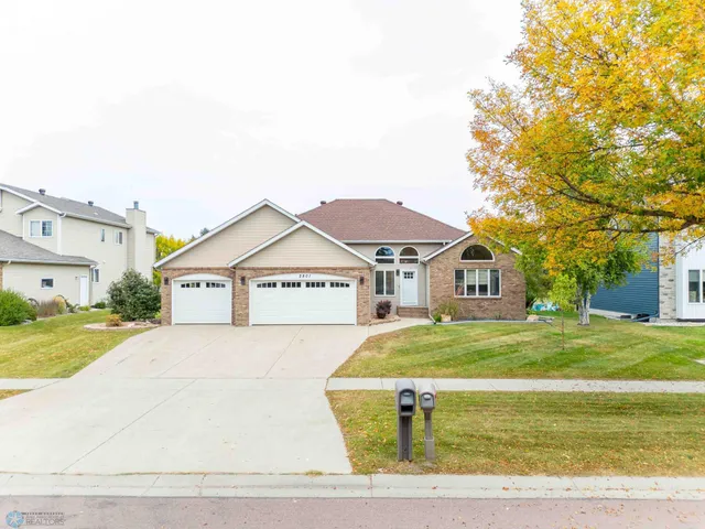 $520,000 | 2801 26th Avenue South, Fargo, ND 58103