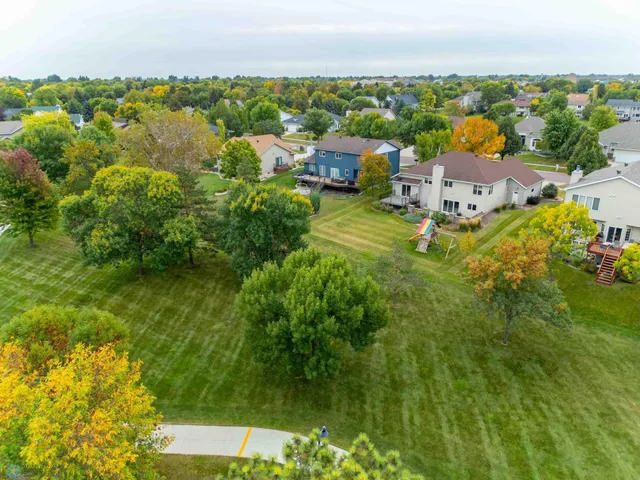 $520,000 | 2801 26th Avenue South, Fargo, ND 58103