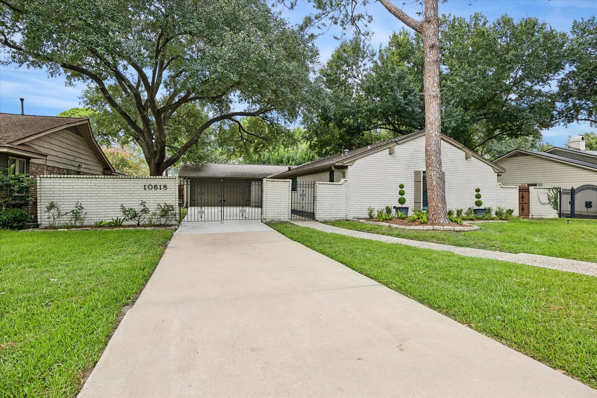 10618 Cranbrook Road Houston, TX 77042 - Photo 1 of 29 Welcome Home - 10618 Cranbrook