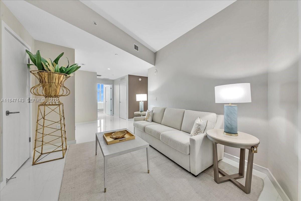 851 Northeast 1st Avenue, Unit 3711 Miami, FL 33132 - Photo 26 of 47 a living room with furniture and a lamp