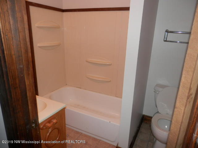 2719 South Slayden Road Lamar, MS 38642 - Photo 14 of 19 Bathroom
