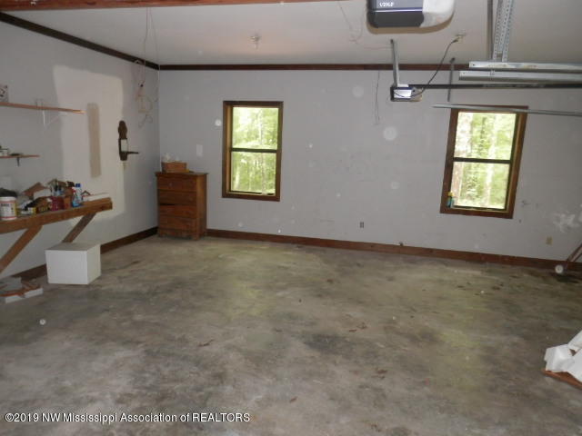 2719 South Slayden Road Lamar, MS 38642 - Photo 15 of 19 Garage