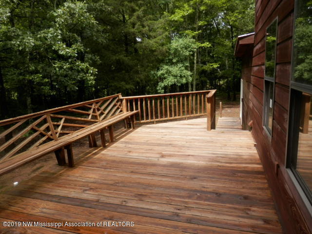 2719 South Slayden Road Lamar, MS 38642 - Photo 17 of 19 side deck