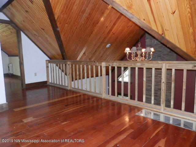 2719 South Slayden Road Lamar, MS 38642 - Photo 7 of 19 2nd floor landing