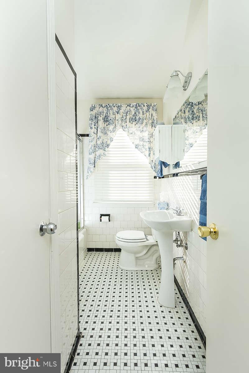 7113 Heathfield Road Baltimore, MD 21212 - Photo 14 of 25 Bath