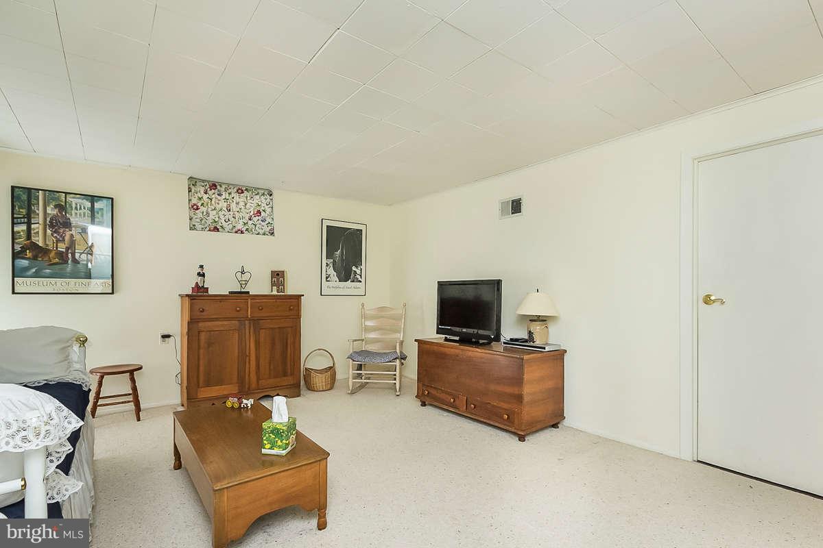 7113 Heathfield Road Baltimore, MD 21212 - Photo 19 of 25 Family Room