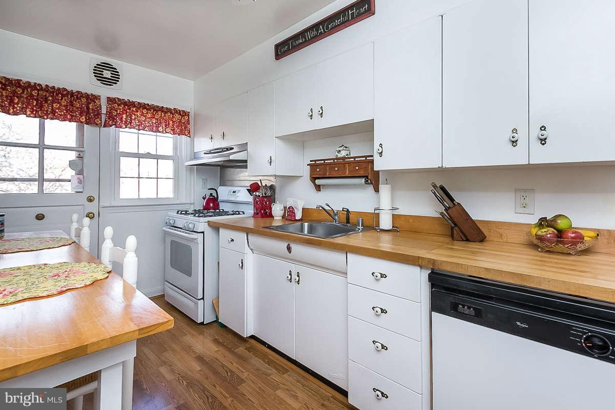7113 Heathfield Road Baltimore, MD 21212 - Photo 8 of 25 Kitchen