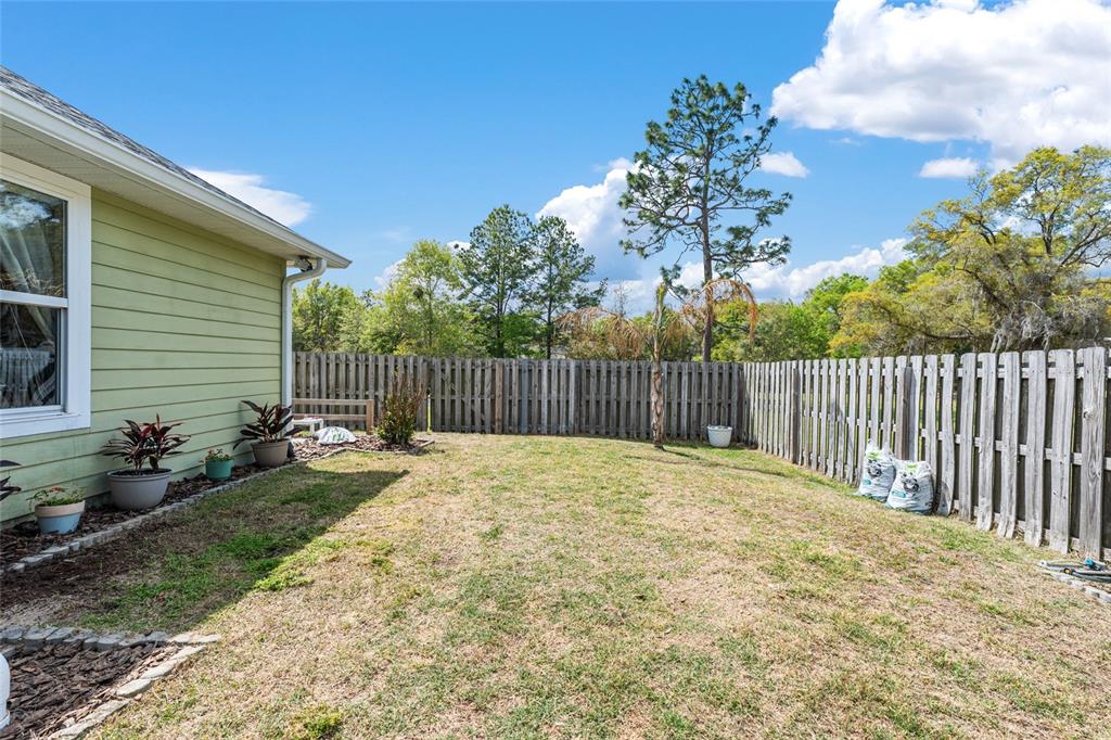8420 Southwest 92nd Lane Gainesville, FL 32608 - Photo 36 of 46 a view of backyard with green space