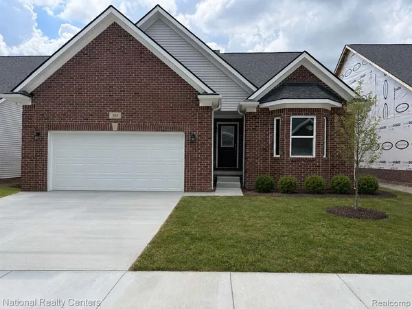 $349,900 | 360 Devonshire Drive, Unit 32, Lapeer, MI 48446