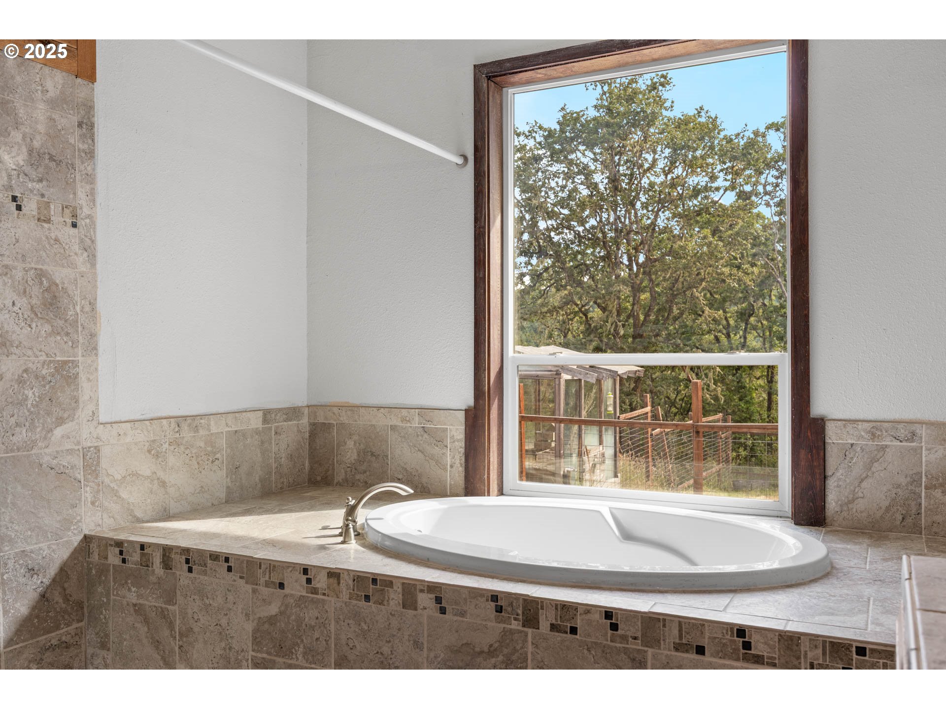 691 Racoon Road Oakland, OR 97462 - Photo 21 of 48 Bathroom