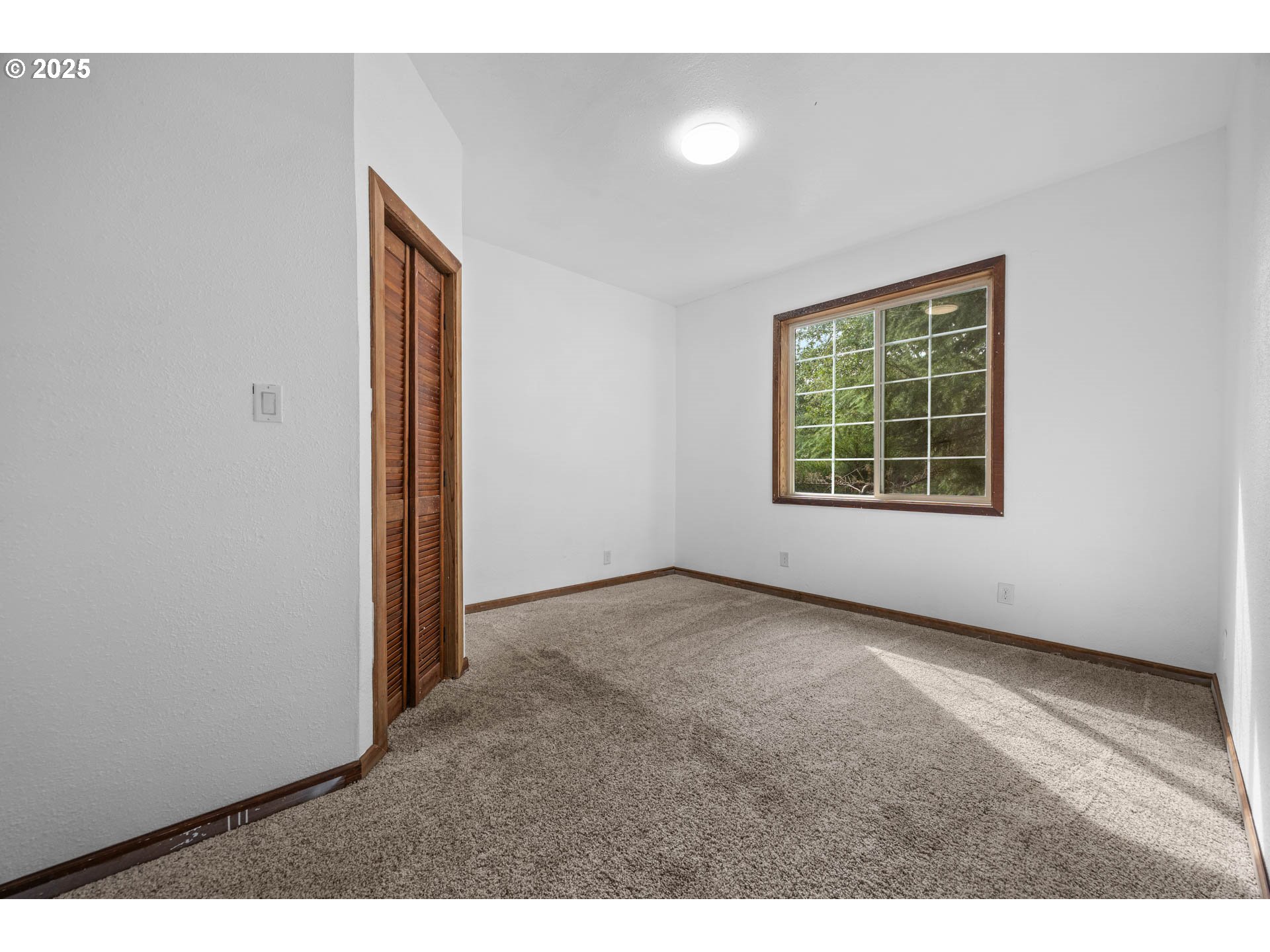 691 Racoon Road Oakland, OR 97462 - Photo 23 of 48 Bedroom