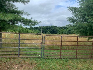 19 Nim Road Red Boiling Springs, TN 37150 - Photo 1 of 3 a view of a fence
