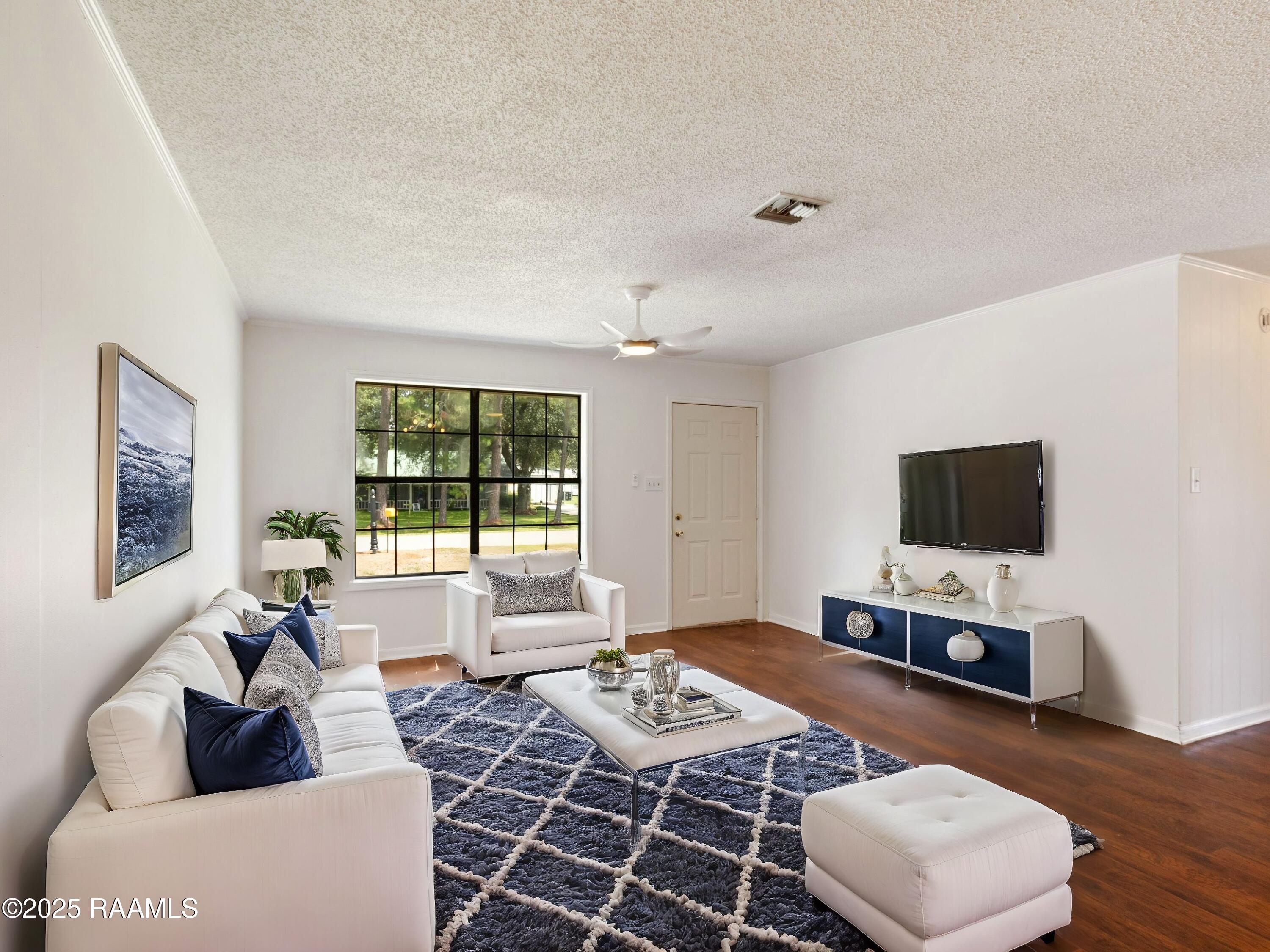 206 L Dubois Road New Iberia, LA 70560 - Photo 3 of 15 206 L DUBOIS LIVING 1