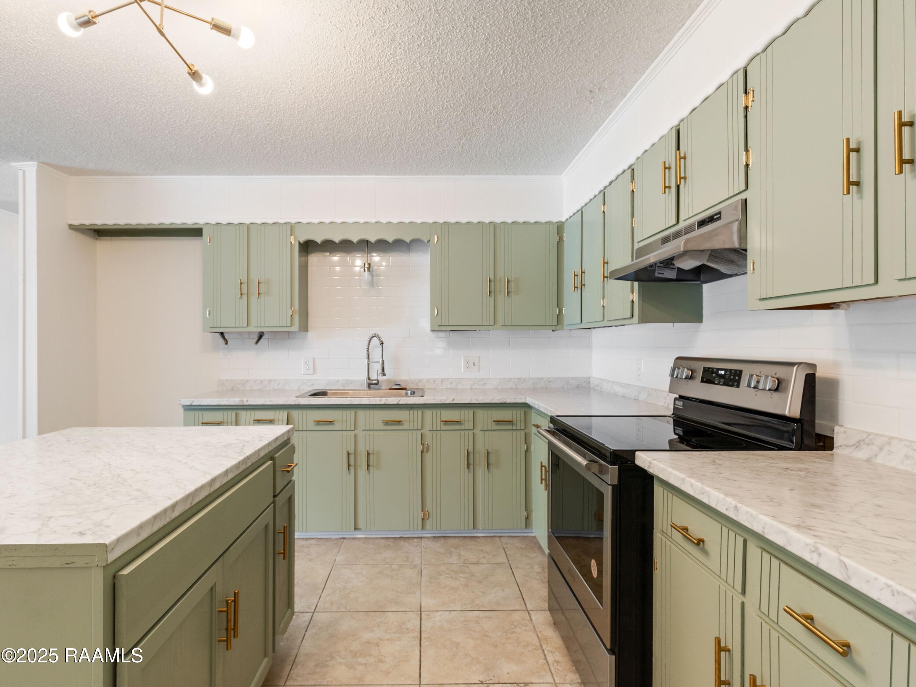 206 L Dubois Road New Iberia, LA 70560 - Photo 7 of 15 206 L DUBOIS KITCHEN