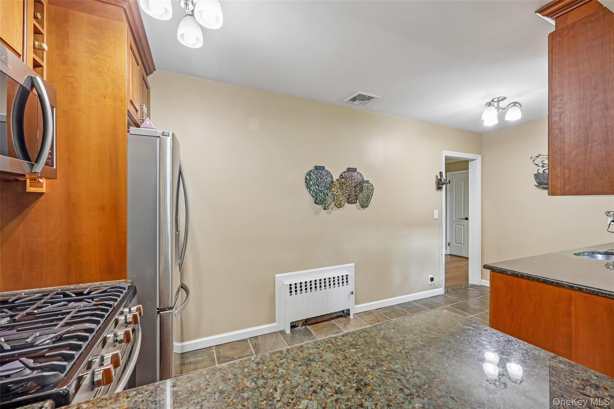 23 Berwick Road Hewlett, NY 11557 - Photo 15 of 37