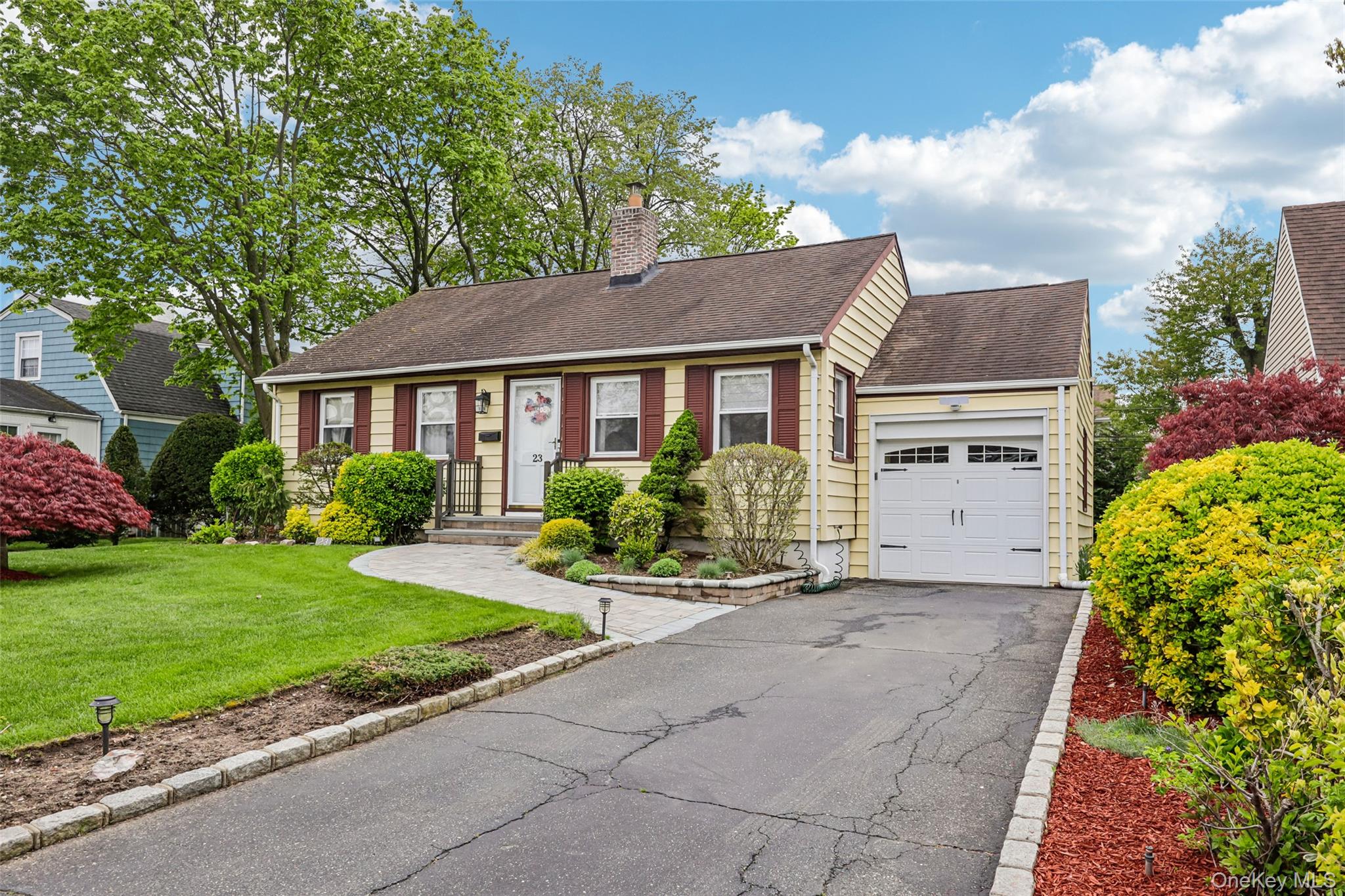 23 Berwick Road Hewlett, NY 11557 - Photo 2 of 37