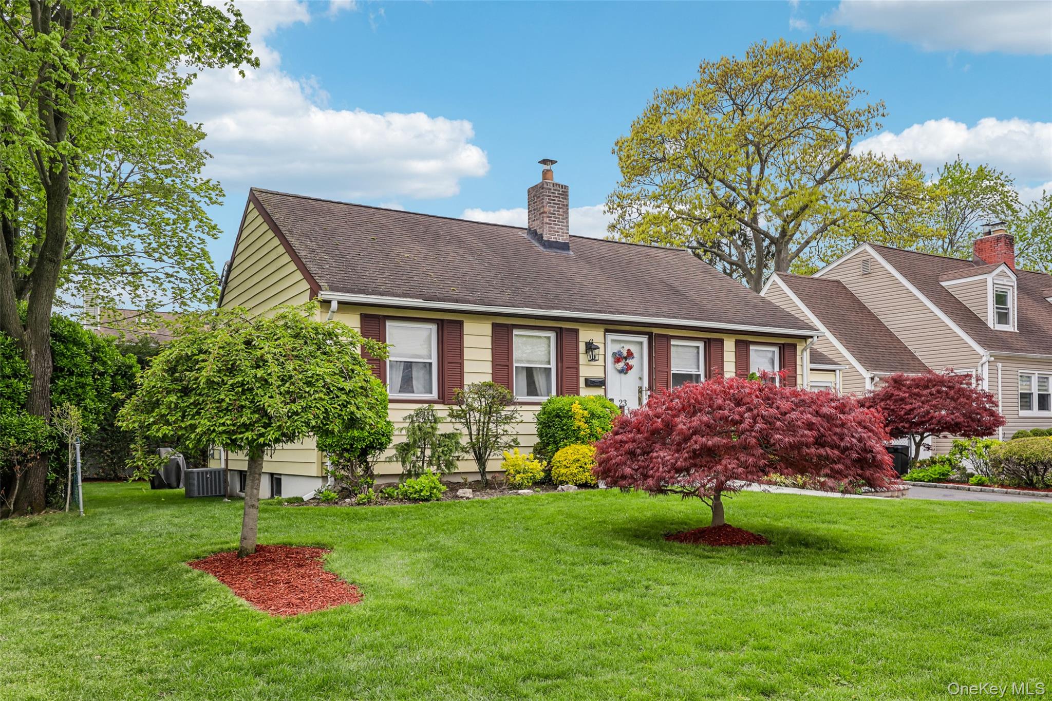 23 Berwick Road Hewlett, NY 11557 - Photo 3 of 37