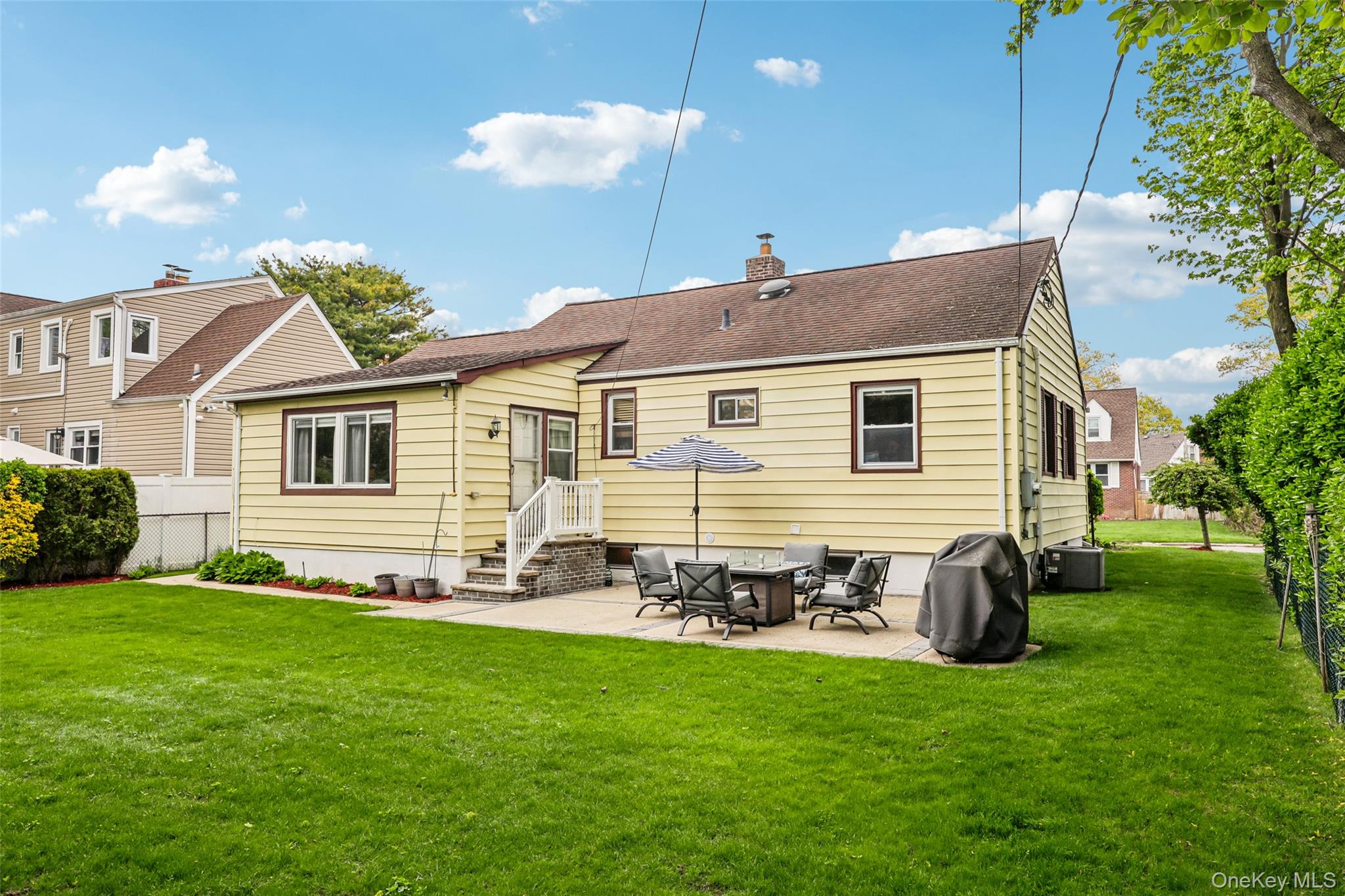 23 Berwick Road Hewlett, NY 11557 - Photo 32 of 37