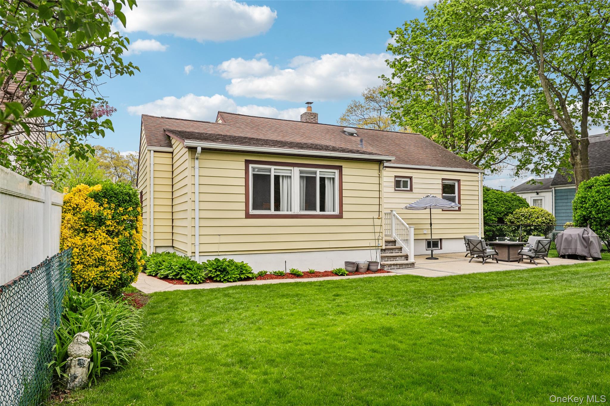 23 Berwick Road Hewlett, NY 11557 - Photo 33 of 37