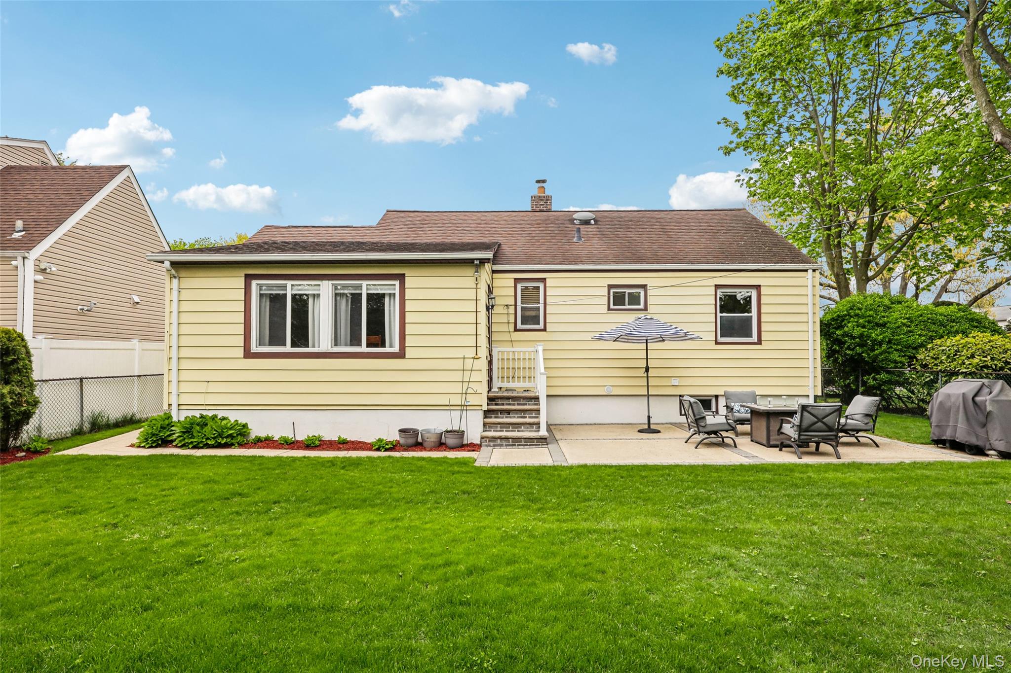 23 Berwick Road Hewlett, NY 11557 - Photo 34 of 37