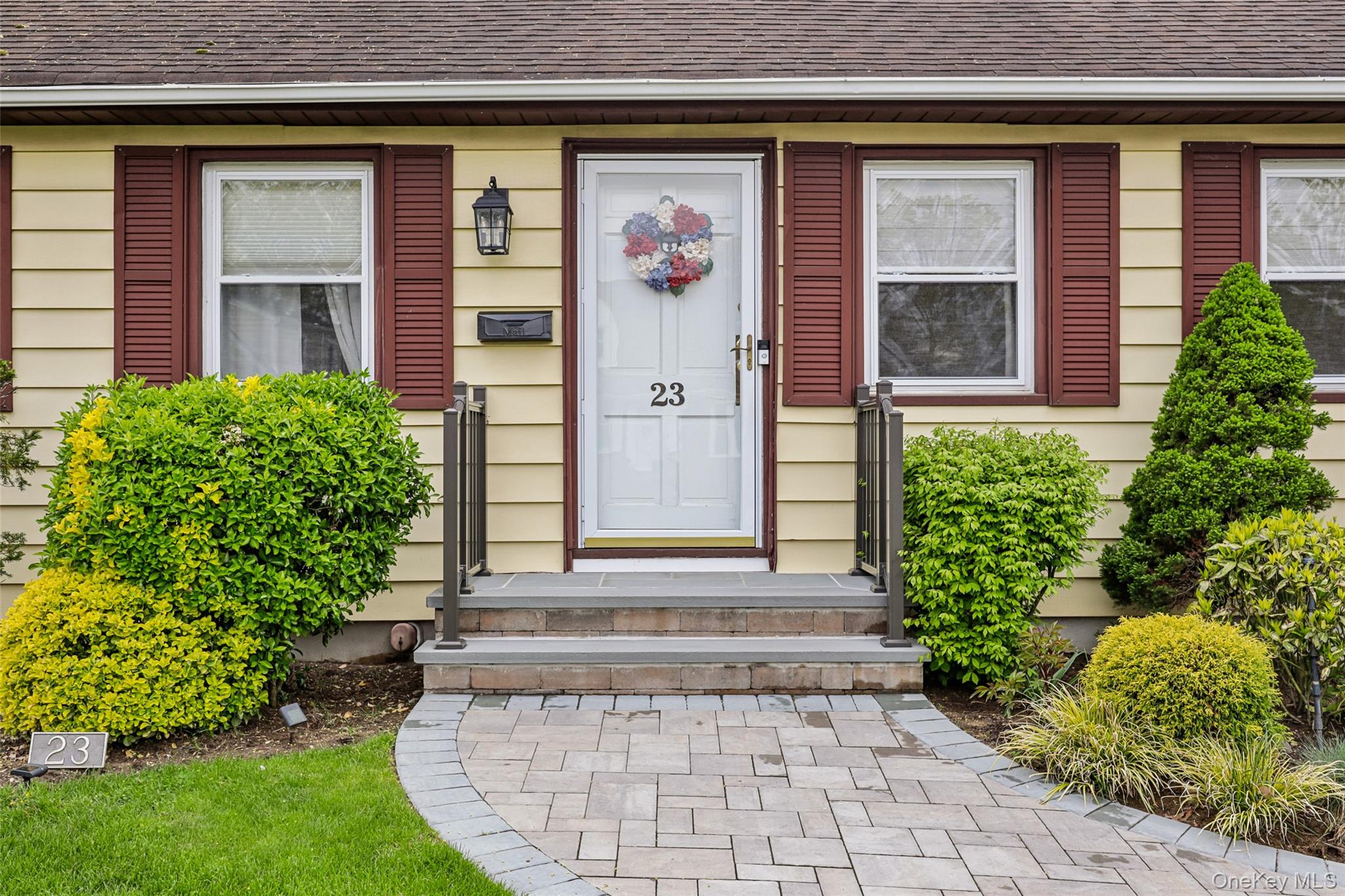 23 Berwick Road Hewlett, NY 11557 - Photo 4 of 37