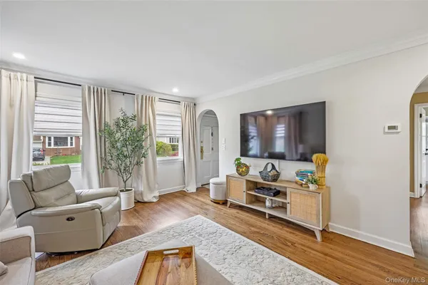 $728,000 | 23 Berwick Road, Hewlett, NY 11557